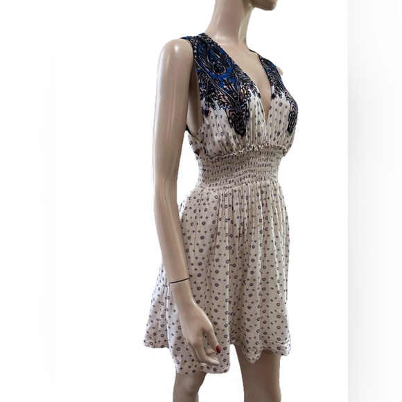 Elegant Blue and White Women's Dress - Picture 5 of 16